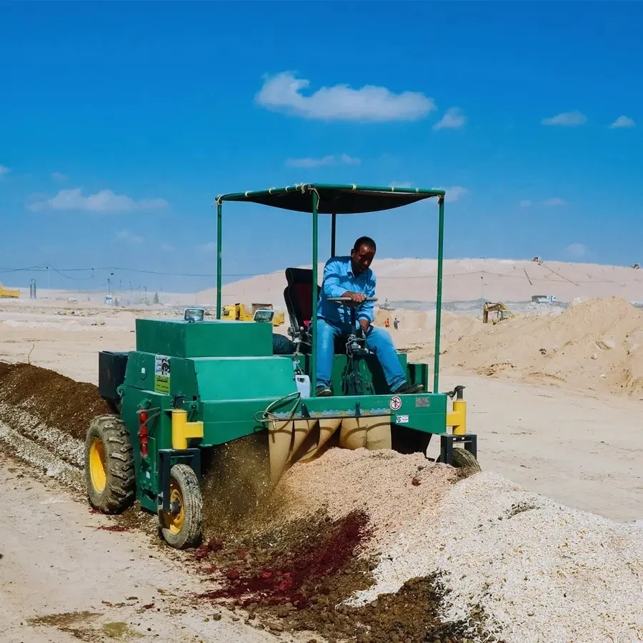Compost Turner Machine - เครื่องหมักปุ๋ยอินทรีย์แบบเคลื่อนที่ด้วยล้อ สำหรับปุ๋ยจากมูลไก่ พร้อมหน้าต่างและใบพัดหมัก